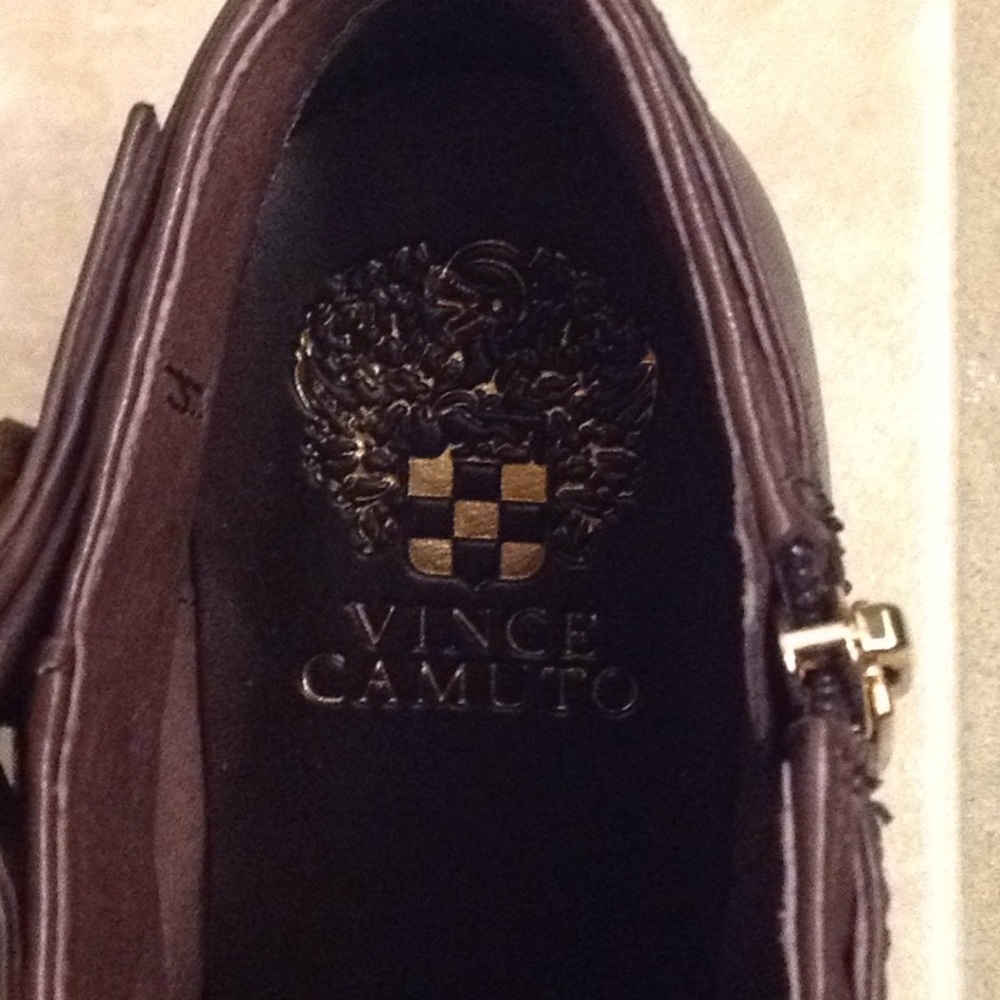 Vince Camuto  "Chrissa" leather ankle booties - Picture 3 of 4